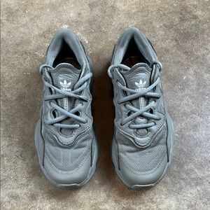 Adidas Ozweego Shoes in moss colorway
Size: 2 1/2